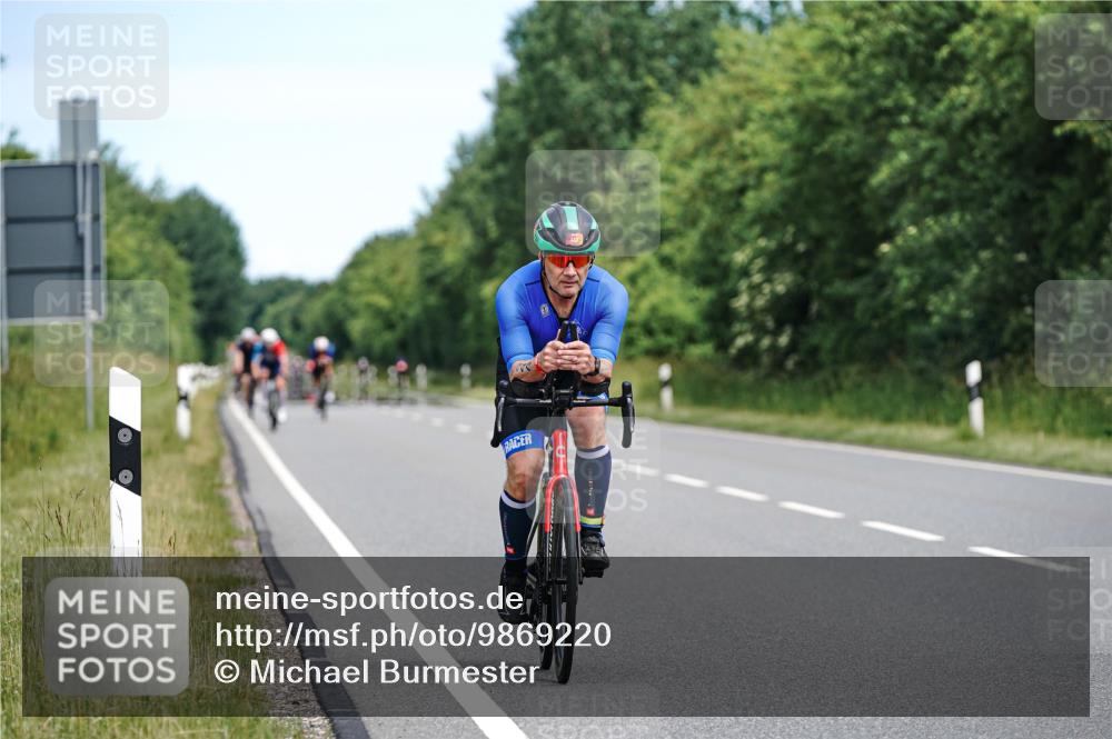 21.06.2026 - Viking Triathlon Michael Burmester http://msf.ph/oto/9869220 21.06.2026 12:27:04 Radfahren 38, 90, 118, 127, 218, 266, 273, 330, 366, 411, 444, 444, 554, 561, 639 meine-sportfotos.de