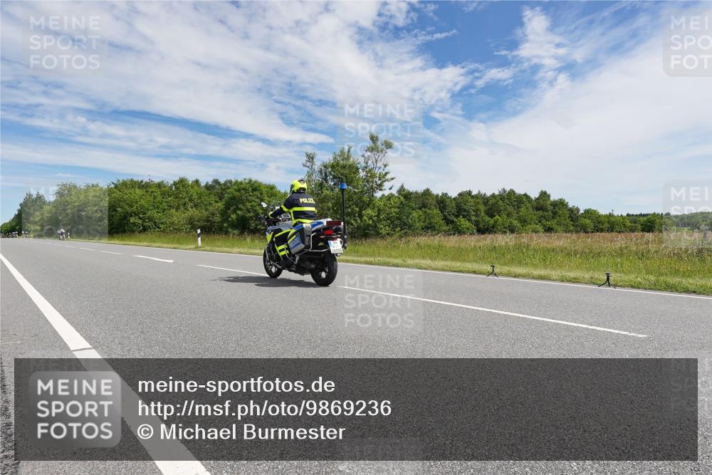 21.06.2026 - Viking Triathlon Michael Burmester http://msf.ph/oto/9869236 21.06.2026 11:58:11 Radfahren 54, 192, 430, 453, 605, 654, 667 meine-sportfotos.de