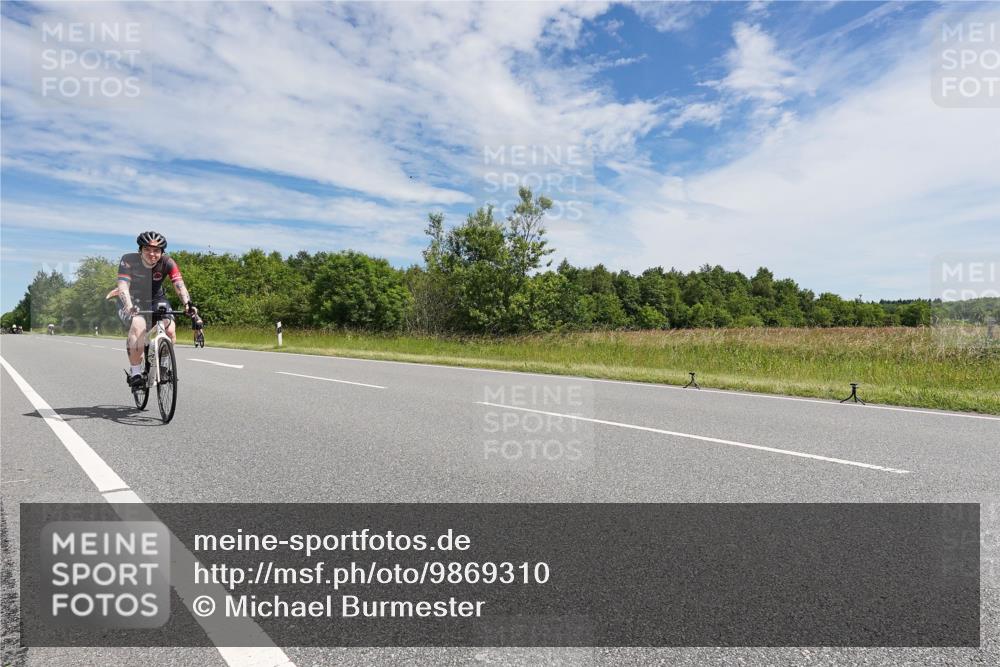 21.06.2026 - Viking Triathlon Michael Burmester http://msf.ph/oto/9869310 21.06.2026 11:58:53 Radfahren 31, 105, 139, 208, 230, 230, 310, 330, 358, 362, 371, 375, 551, 635, 635, 638 meine-sportfotos.de