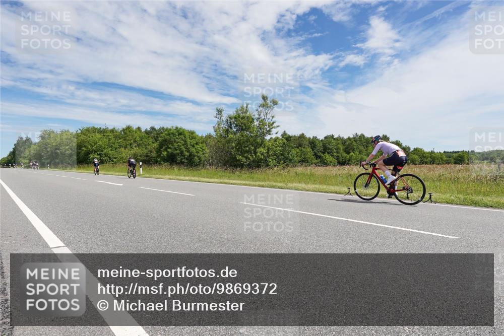 21.06.2026 - Viking Triathlon Michael Burmester http://msf.ph/oto/9869372 21.06.2026 11:59:25 Radfahren 47, 91, 173, 242, 276, 306, 311, 313, 379, 421, 441, 444, 510, 536, 537, 638 meine-sportfotos.de