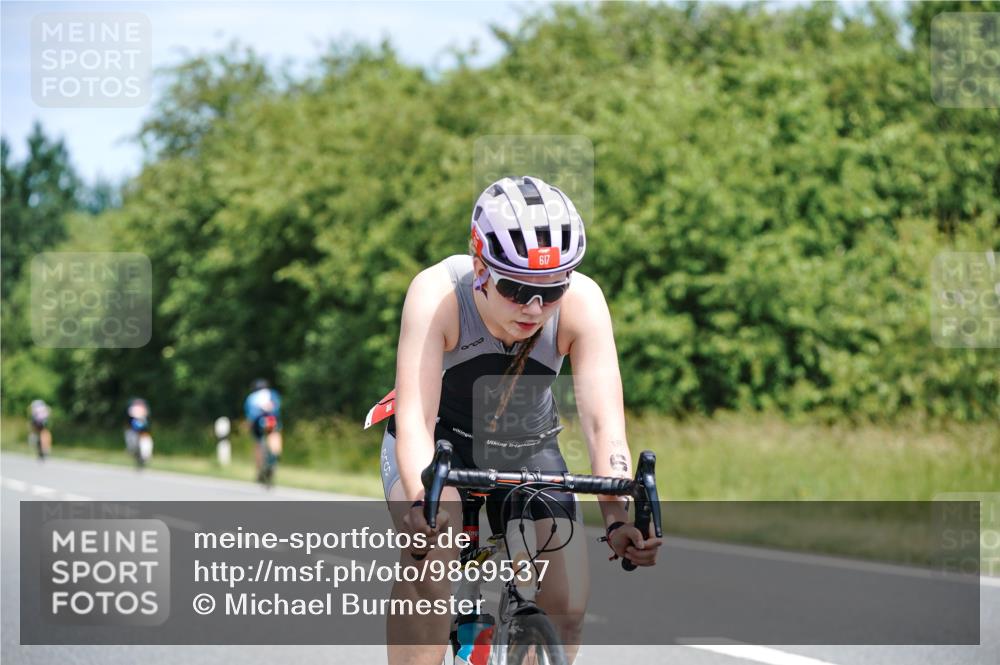 21.06.2026 - Viking Triathlon Michael Burmester http://msf.ph/oto/9869537 21.06.2026 12:29:36 Radfahren 66, 78, 101, 196, 302, 386, 410, 526, 540, 555, 560, 617 meine-sportfotos.de