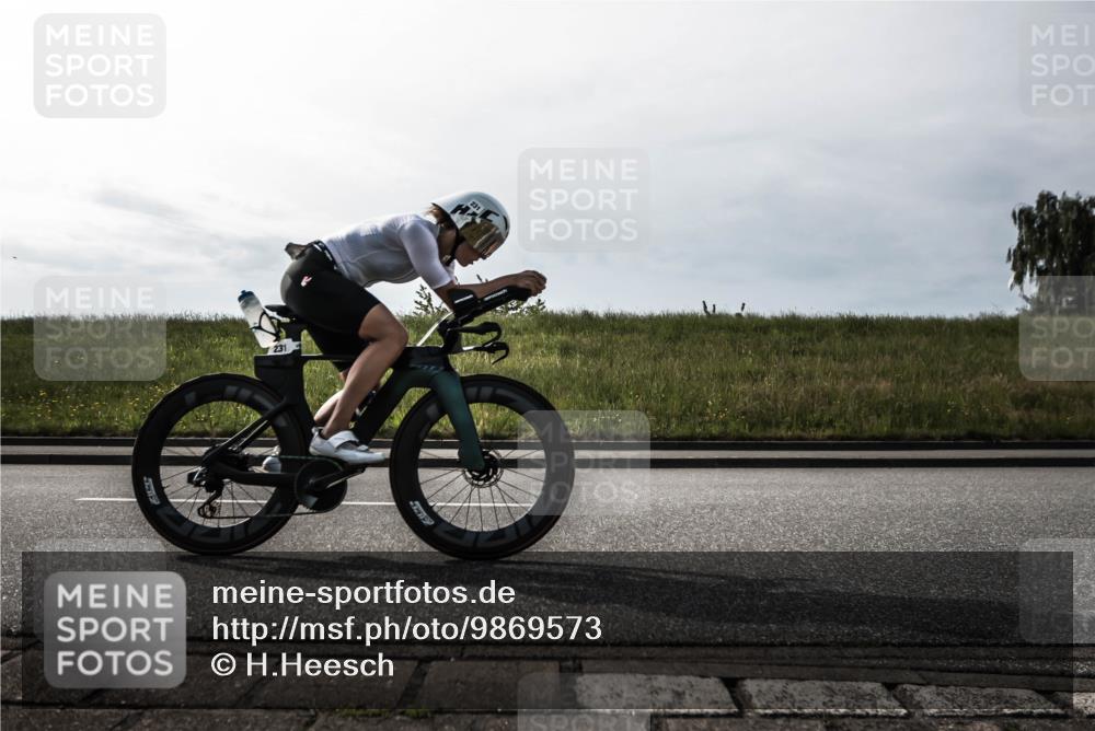21.06.2026 - 29. Vierlanden-Triathlon H.Heesch http://msf.ph/oto/9869573 21.06.2026 09:10:03 Radfahren 229, 231 meine-sportfotos.de