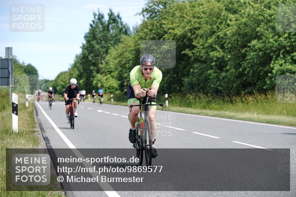 21.06.2026 - Viking Triathlon Michael Burmester http://msf.ph/oto/9869577 21.06.2026 12:29:52 Radfahren 66, 101, 168, 196, 220, 261, 302, 463, 529, 540, 613, 631 meine-sportfotos.de