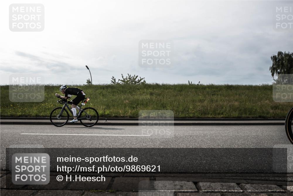 21.06.2026 - 29. Vierlanden-Triathlon H.Heesch http://msf.ph/oto/9869621 21.06.2026 09:11:05 Radfahren 24, 79, 107, 172 meine-sportfotos.de
