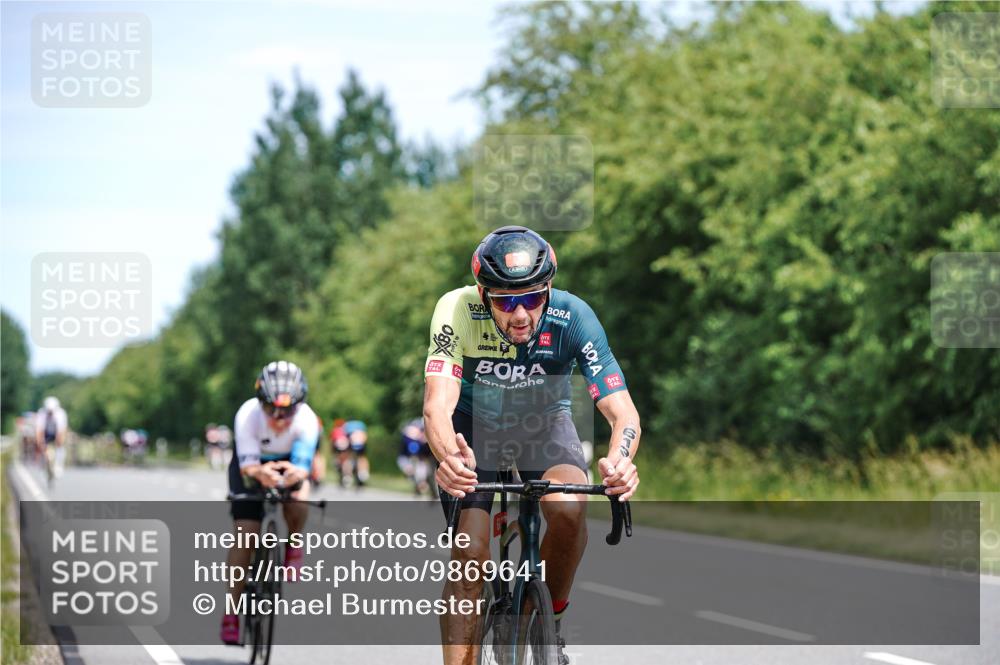 21.06.2026 - Viking Triathlon Michael Burmester http://msf.ph/oto/9869641 21.06.2026 12:30:06 Radfahren 99, 168, 220, 261, 314, 355, 463, 529, 613, 631, 631 meine-sportfotos.de