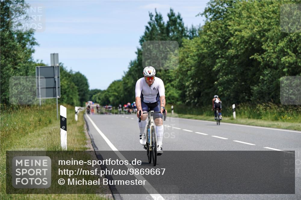 21.06.2026 - Viking Triathlon Michael Burmester http://msf.ph/oto/9869667 21.06.2026 12:30:14 Radfahren 99, 220, 255, 261, 286, 314, 355, 376, 422, 500, 613, 631, 631 meine-sportfotos.de