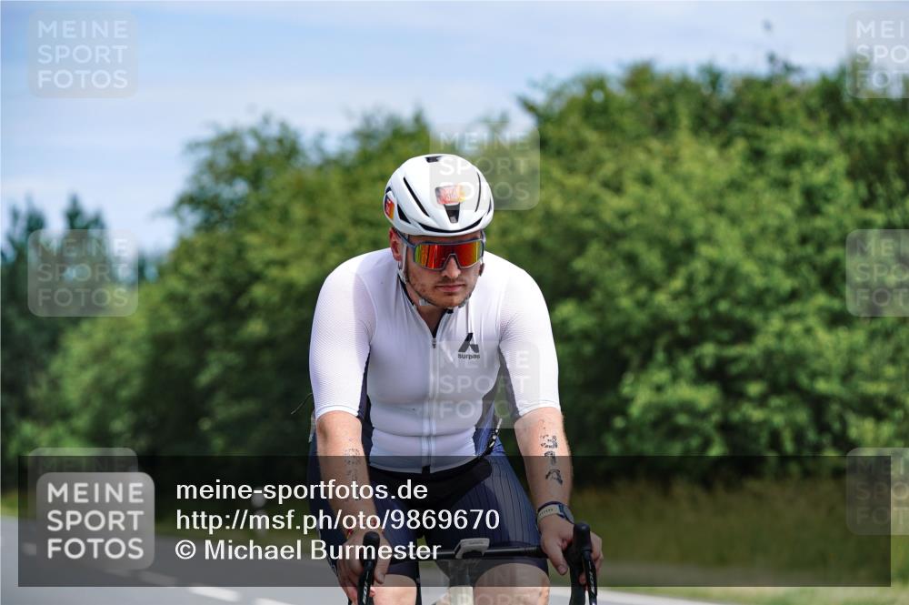 21.06.2026 - Viking Triathlon Michael Burmester http://msf.ph/oto/9869670 21.06.2026 12:30:15 Radfahren 99, 180, 220, 255, 261, 286, 314, 355, 376, 422, 500, 613, 631, 631 meine-sportfotos.de