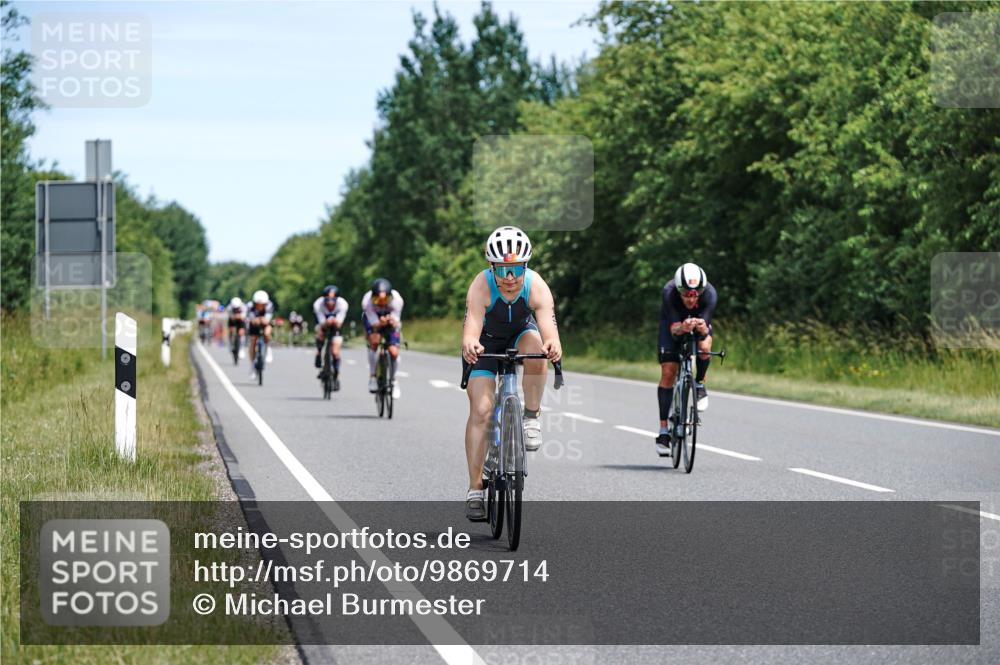 21.06.2026 - Viking Triathlon Michael Burmester http://msf.ph/oto/9869714 21.06.2026 12:30:36 Radfahren 99, 104, 109, 111, 113, 125, 137, 145, 180, 199, 255, 286, 359, 376, 422, 500 meine-sportfotos.de