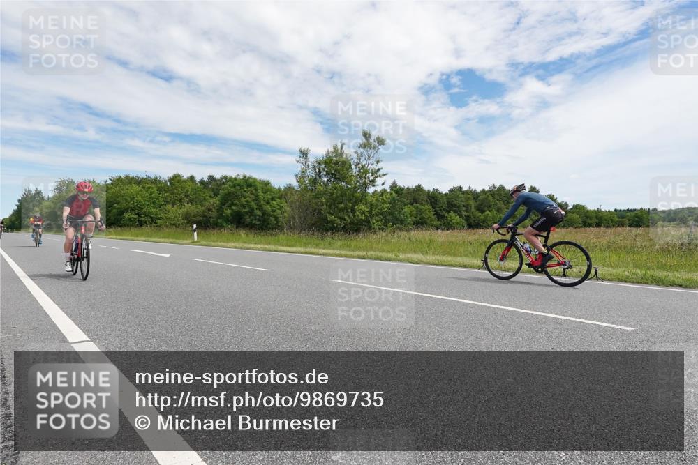 21.06.2026 - Viking Triathlon Michael Burmester http://msf.ph/oto/9869735 21.06.2026 12:04:55 Radfahren 83, 98, 380, 467, 542, 642, 642, 645, 669 meine-sportfotos.de