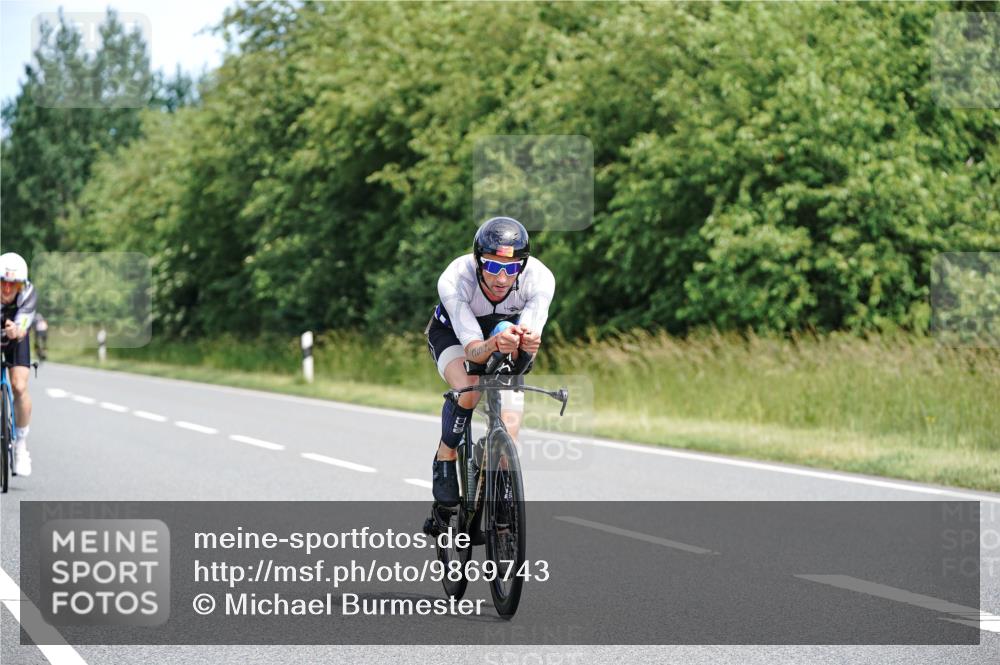 21.06.2026 - Viking Triathlon Michael Burmester http://msf.ph/oto/9869743 21.06.2026 12:30:40 Radfahren 34, 45, 99, 104, 109, 111, 113, 125, 137, 145, 180, 188, 199, 286, 327, 340, 359, 376, 500, 553, 567, 578, 663 meine-sportfotos.de
