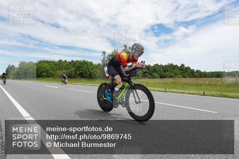 21.06.2026 - Viking Triathlon Michael Burmester http://msf.ph/oto/9869745 21.06.2026 12:04:57 Radfahren 83, 98, 142, 380, 467, 542, 642, 642, 645, 669 meine-sportfotos.de