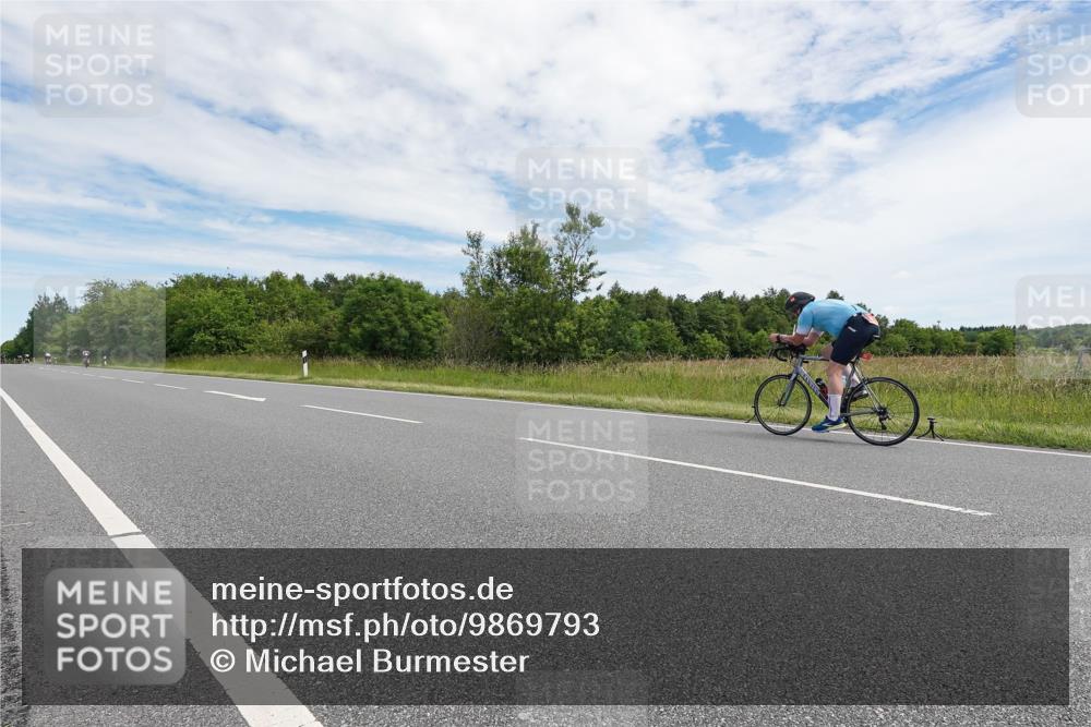 21.06.2026 - Viking Triathlon Michael Burmester http://msf.ph/oto/9869793 21.06.2026 12:05:19 Radfahren 41, 53, 86, 132, 142, 189, 219, 239, 304, 364, 407, 429, 442, 474, 571, 668 meine-sportfotos.de