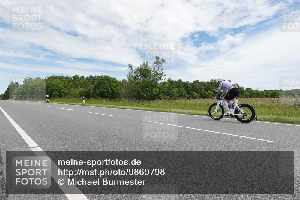 21.06.2026 - Viking Triathlon Michael Burmester http://msf.ph/oto/9869798 21.06.2026 12:05:23 Radfahren 41, 53, 86, 94, 132, 136, 189, 219, 239, 304, 304, 364, 407, 429, 442, 456, 474, 571, 634, 668 meine-sportfotos.de