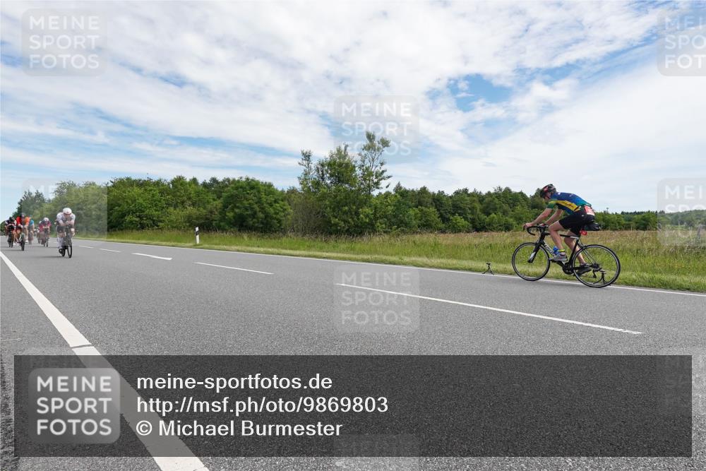 21.06.2026 - Viking Triathlon Michael Burmester http://msf.ph/oto/9869803 21.06.2026 12:05:30 Radfahren 41, 53, 56, 86, 94, 132, 136, 165, 189, 198, 219, 239, 304, 304, 364, 382, 407, 429, 442, 456, 474, 571, 634, 668 meine-sportfotos.de