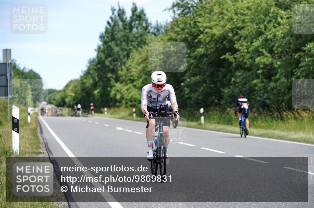 21.06.2026 - Viking Triathlon Michael Burmester http://msf.ph/oto/9869831 21.06.2026 12:31:06 Radfahren 34, 45, 107, 151, 151, 175, 188, 241, 252, 296, 327, 340, 383, 414, 445, 485, 553, 567, 574, 578, 663 meine-sportfotos.de