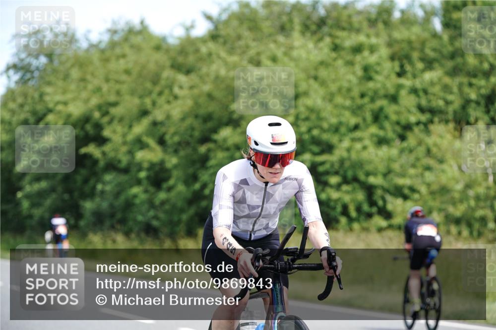 21.06.2026 - Viking Triathlon Michael Burmester http://msf.ph/oto/9869843 21.06.2026 12:31:07 Radfahren 34, 45, 107, 151, 151, 175, 188, 241, 252, 296, 327, 340, 383, 414, 445, 485, 553, 574, 578, 663 meine-sportfotos.de