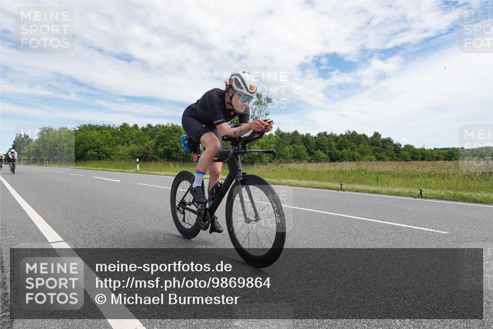 21.06.2026 - Viking Triathlon Michael Burmester http://msf.ph/oto/9869864 21.06.2026 12:05:46 Radfahren 16, 56, 58, 165, 198, 256, 282, 289, 382, 546, 670 meine-sportfotos.de