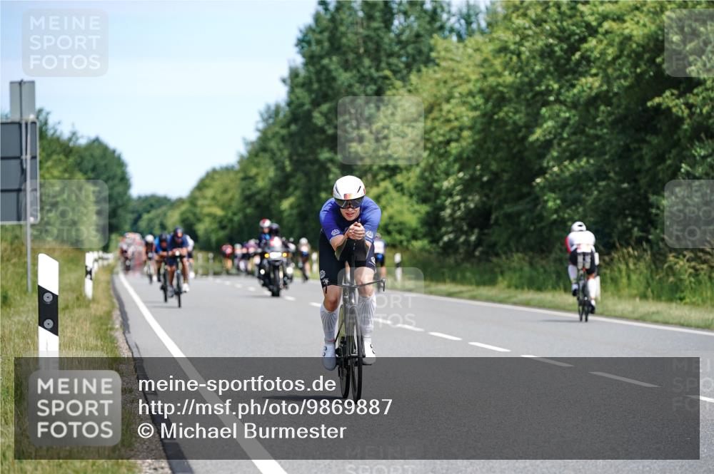 21.06.2026 - Viking Triathlon Michael Burmester http://msf.ph/oto/9869887 21.06.2026 12:31:51 Radfahren 27, 33, 75, 198, 337, 365, 382, 640, 658 meine-sportfotos.de