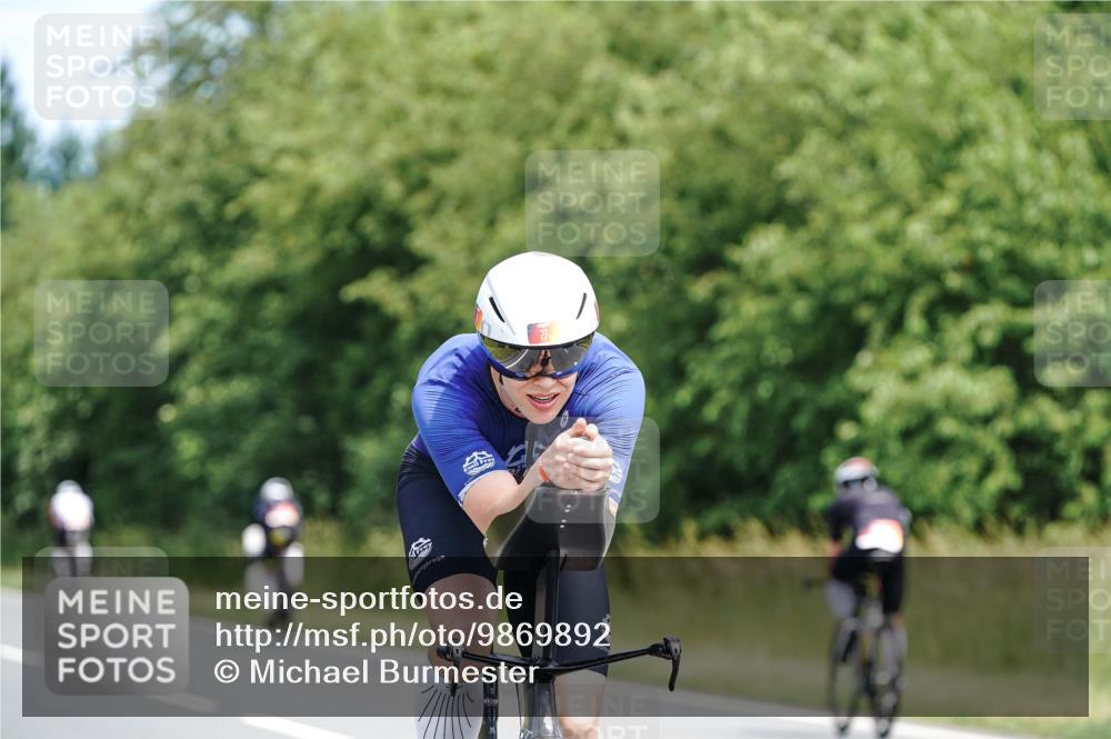 21.06.2026 - Viking Triathlon Michael Burmester http://msf.ph/oto/9869892 21.06.2026 12:31:53 Radfahren 27, 33, 75, 198, 337, 365, 382, 640, 658 meine-sportfotos.de
