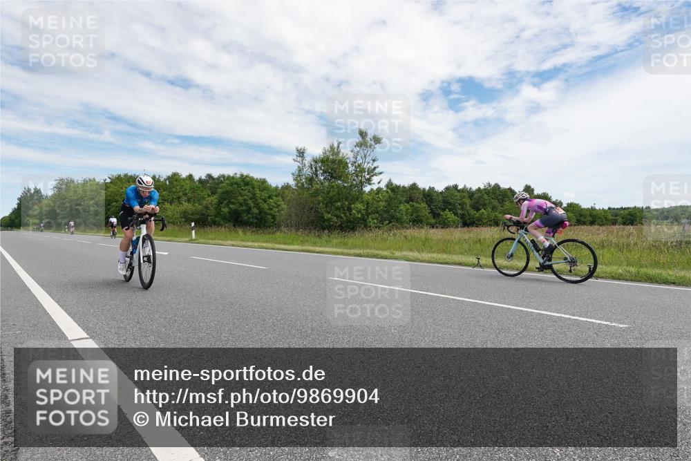 21.06.2026 - Viking Triathlon Michael Burmester http://msf.ph/oto/9869904 21.06.2026 12:06:08 Radfahren 26, 38, 455, 532, 625 meine-sportfotos.de
