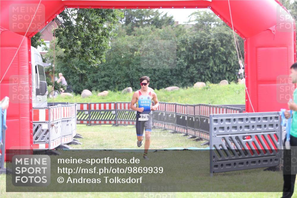 21.06.2026 - 29. Vierlanden-Triathlon Andreas Tolksdorf http://msf.ph/oto/9869939 21.06.2026 10:48:58 Ziel  meine-sportfotos.de