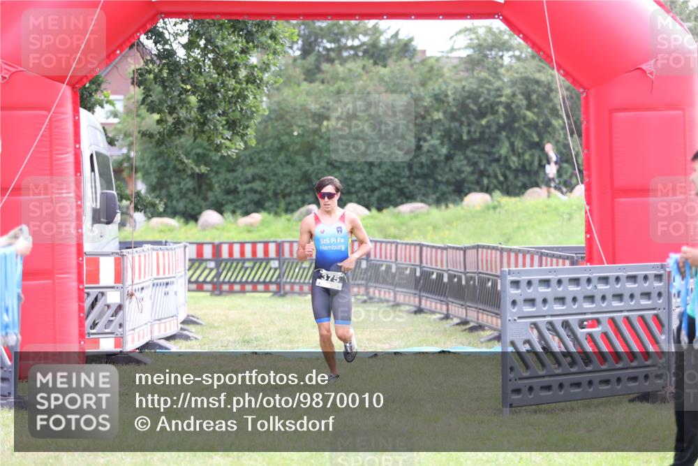 21.06.2026 - 29. Vierlanden-Triathlon Andreas Tolksdorf http://msf.ph/oto/9870010 21.06.2026 10:48:58 Ziel  meine-sportfotos.de