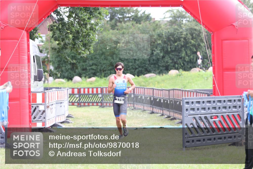 21.06.2026 - 29. Vierlanden-Triathlon Andreas Tolksdorf http://msf.ph/oto/9870018 21.06.2026 10:48:58 Ziel  meine-sportfotos.de