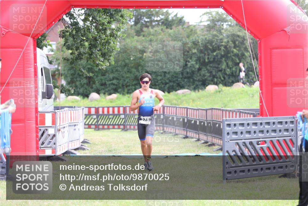 21.06.2026 - 29. Vierlanden-Triathlon Andreas Tolksdorf http://msf.ph/oto/9870025 21.06.2026 10:48:58 Ziel  meine-sportfotos.de