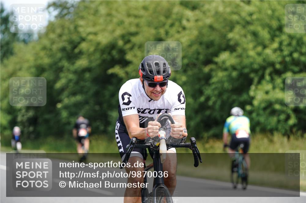 21.06.2026 - Viking Triathlon Michael Burmester http://msf.ph/oto/9870036 21.06.2026 12:32:37 Radfahren 265, 301, 331, 447, 454, 462, 532, 559, 626, 659 meine-sportfotos.de