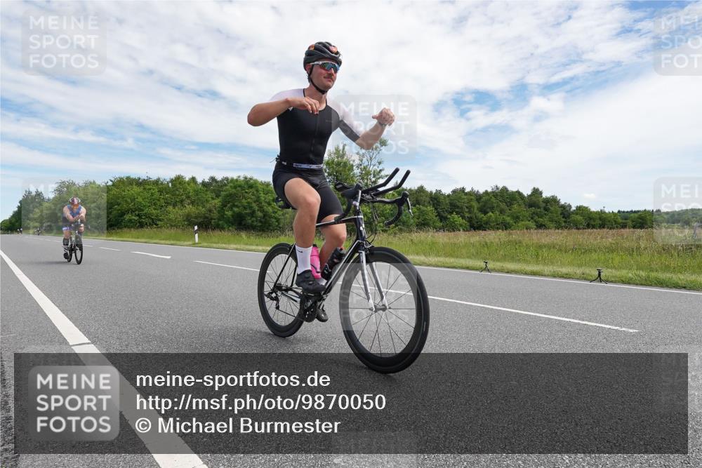 21.06.2026 - Viking Triathlon Michael Burmester http://msf.ph/oto/9870050 21.06.2026 12:07:48 Radfahren 90, 97, 211, 245, 269, 335, 422, 562, 621, 622 meine-sportfotos.de