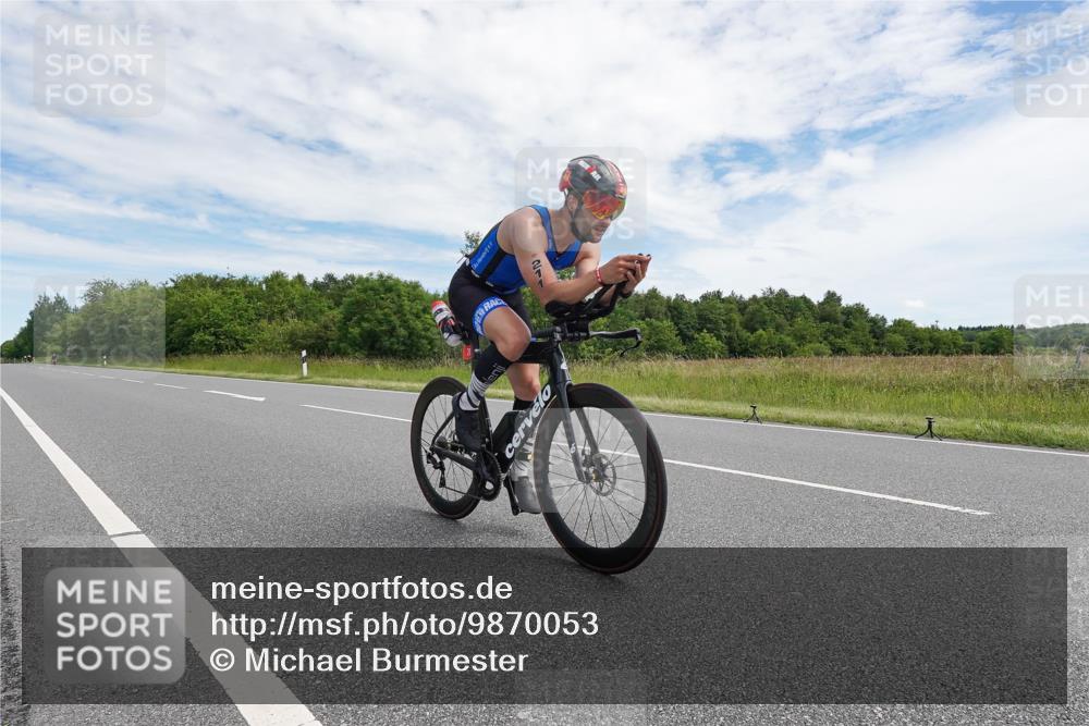 21.06.2026 - Viking Triathlon Michael Burmester http://msf.ph/oto/9870053 21.06.2026 12:07:49 Radfahren 90, 211, 245, 269, 335, 422, 562, 621, 622 meine-sportfotos.de