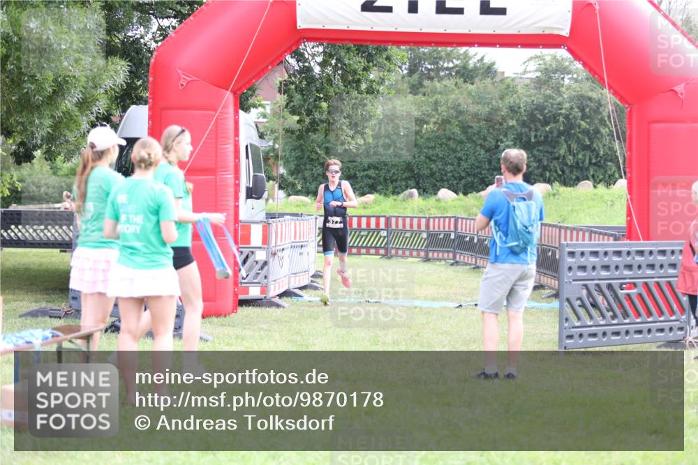 21.06.2026 - 29. Vierlanden-Triathlon Andreas Tolksdorf http://msf.ph/oto/9870178 21.06.2026 10:49:52 Ziel 335, 335 meine-sportfotos.de