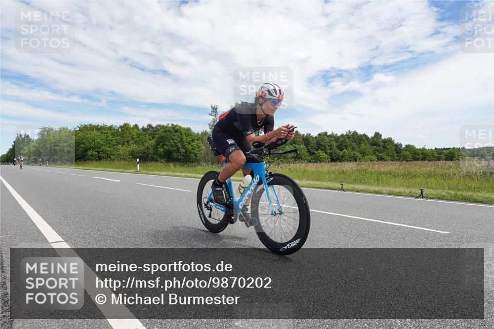 21.06.2026 - Viking Triathlon Michael Burmester http://msf.ph/oto/9870202 21.06.2026 12:09:20 Radfahren 9, 20, 27, 104, 109, 115, 115, 145, 180, 181, 383, 416, 446, 500, 612, 626 meine-sportfotos.de