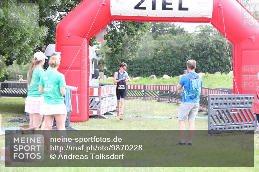 21.06.2026 - 29. Vierlanden-Triathlon Andreas Tolksdorf http://msf.ph/oto/9870228 21.06.2026 10:49:52 Ziel 335, 335 meine-sportfotos.de