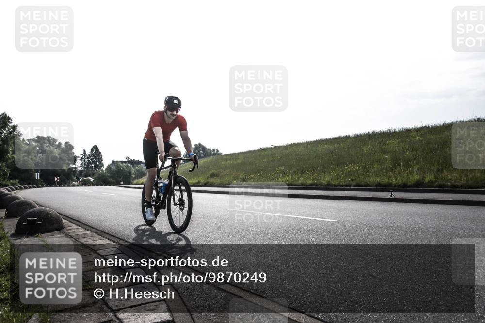 21.06.2026 - 29. Vierlanden-Triathlon H.Heesch http://msf.ph/oto/9870249 21.06.2026 09:07:39 Radfahren 121 meine-sportfotos.de