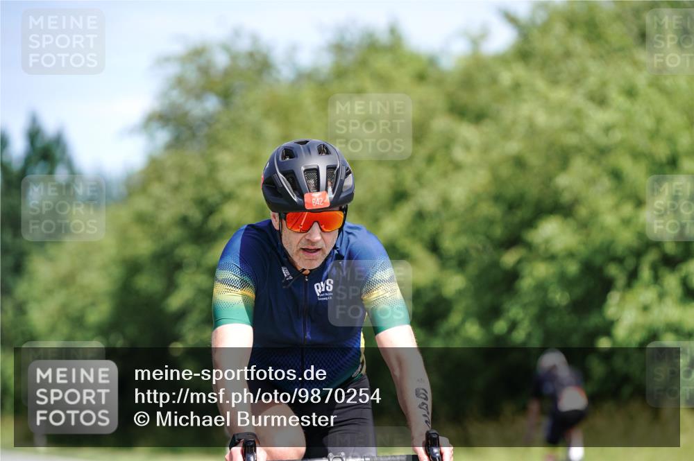 21.06.2026 - Viking Triathlon Michael Burmester http://msf.ph/oto/9870254 21.06.2026 12:33:23 Radfahren 24, 85, 88, 122, 167, 172, 274, 287, 403, 492, 497, 528, 622, 642, 642, 664 meine-sportfotos.de