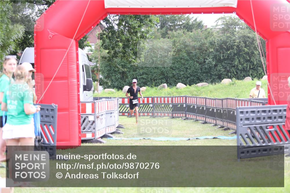 21.06.2026 - 29. Vierlanden-Triathlon Andreas Tolksdorf http://msf.ph/oto/9870276 21.06.2026 10:51:41 Ziel 311, 311 meine-sportfotos.de