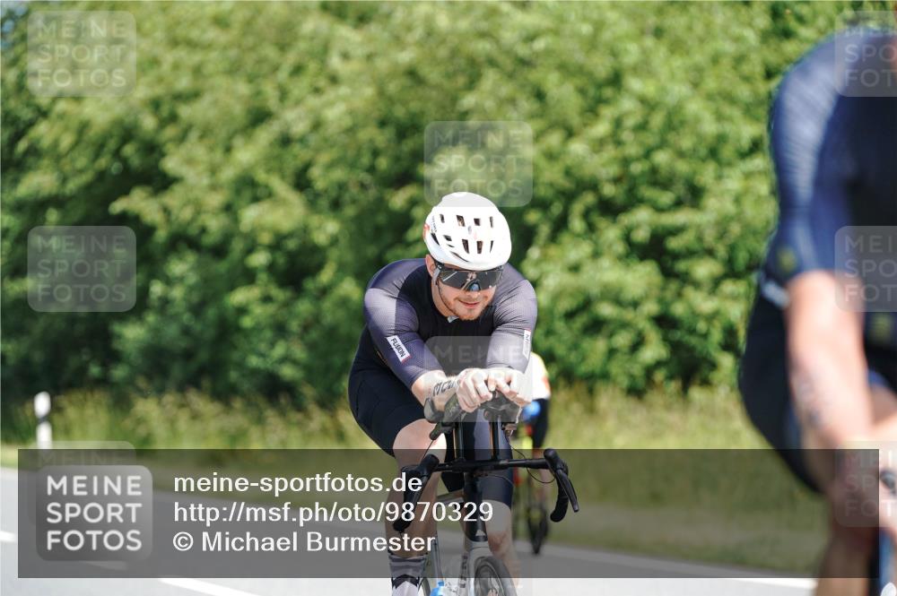 21.06.2026 - Viking Triathlon Michael Burmester http://msf.ph/oto/9870329 21.06.2026 12:33:47 Radfahren 56, 224, 282, 305, 495, 642, 652 meine-sportfotos.de