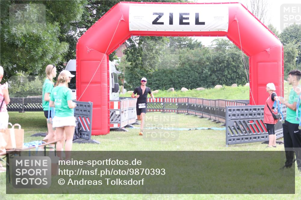 21.06.2026 - 29. Vierlanden-Triathlon Andreas Tolksdorf http://msf.ph/oto/9870393 21.06.2026 10:51:43 Ziel 311, 311 meine-sportfotos.de