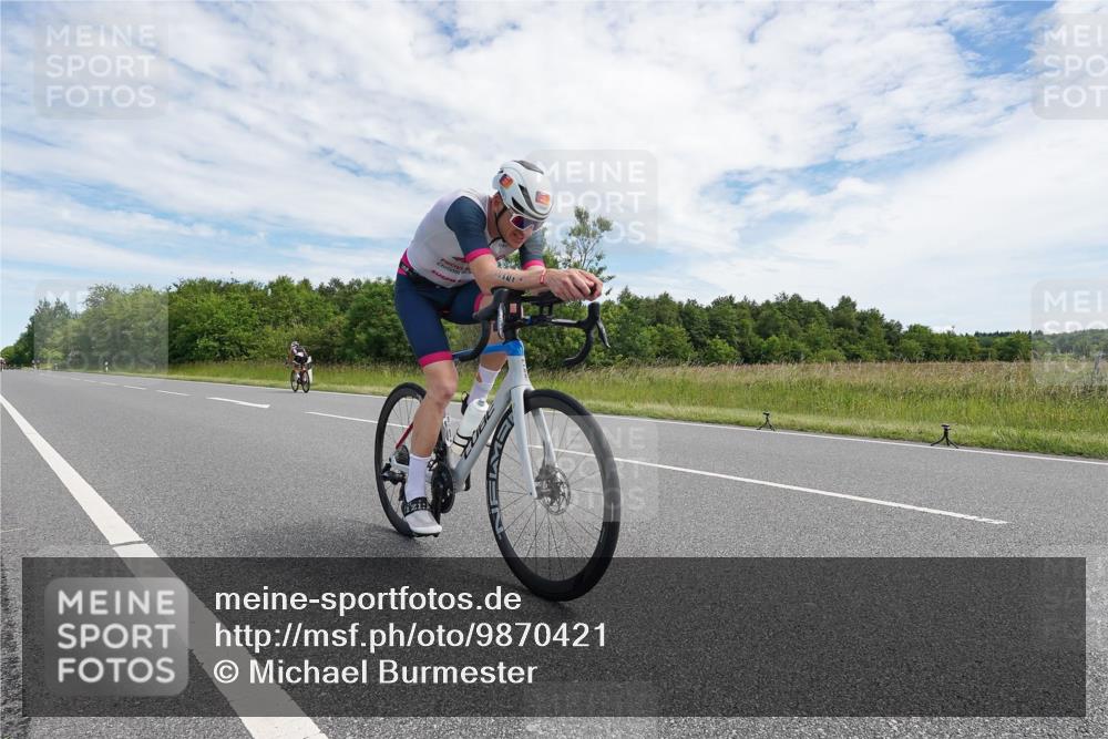 21.06.2026 - Viking Triathlon Michael Burmester http://msf.ph/oto/9870421 21.06.2026 12:11:09 Radfahren 87, 95, 111, 114, 154, 186, 227, 250, 250, 265, 355, 356, 392, 433, 433, 447, 454, 459, 464, 552, 557, 560, 579, 619, 627, 655 meine-sportfotos.de