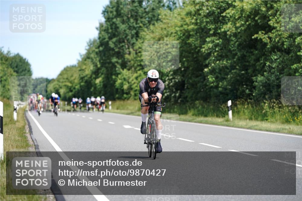 21.06.2026 - Viking Triathlon Michael Burmester http://msf.ph/oto/9870427 21.06.2026 12:34:22 Radfahren 28, 49, 69, 304, 351, 360, 541, 610, 653 meine-sportfotos.de