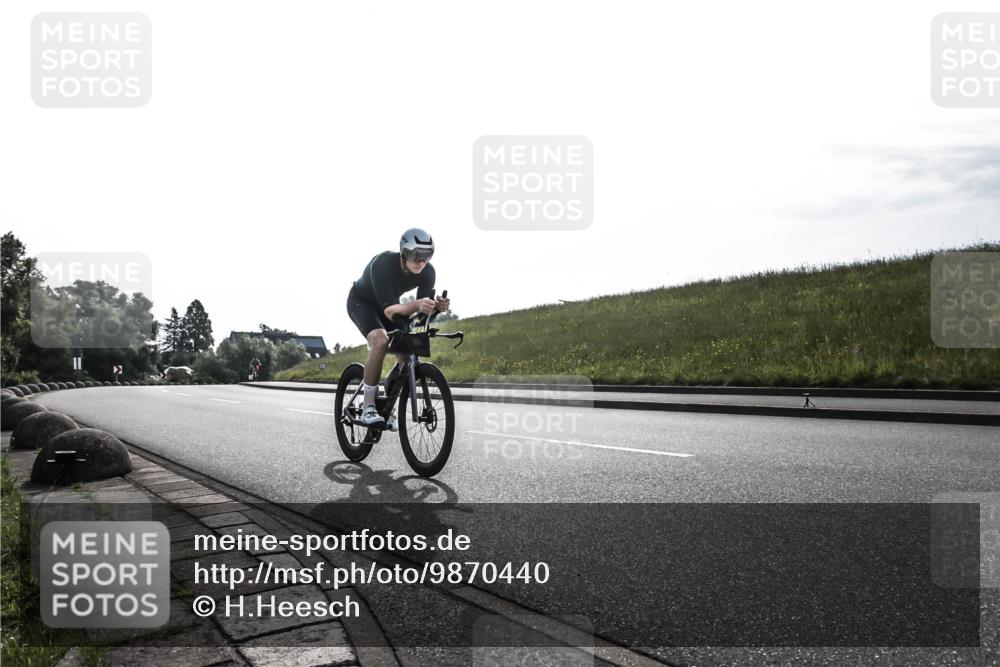21.06.2026 - 29. Vierlanden-Triathlon H.Heesch http://msf.ph/oto/9870440 21.06.2026 09:11:37 Radfahren 77, 140 meine-sportfotos.de