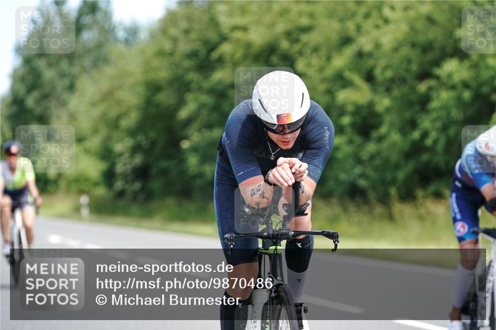 21.06.2026 - Viking Triathlon Michael Burmester http://msf.ph/oto/9870486 21.06.2026 12:34:33 Radfahren 28, 49, 197, 248, 304, 360, 389, 571, 610, 653 meine-sportfotos.de