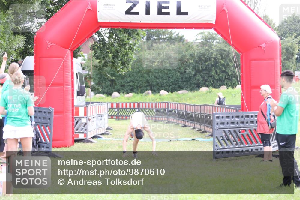 21.06.2026 - 29. Vierlanden-Triathlon Andreas Tolksdorf http://msf.ph/oto/9870610 21.06.2026 10:52:14 Ziel  meine-sportfotos.de