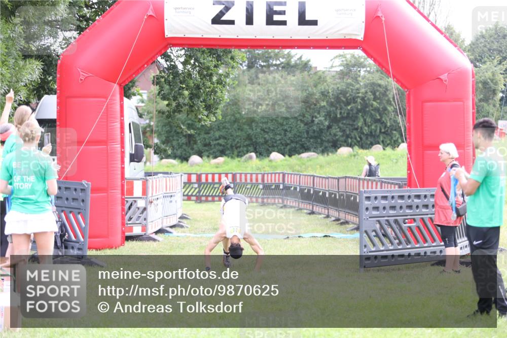 21.06.2026 - 29. Vierlanden-Triathlon Andreas Tolksdorf http://msf.ph/oto/9870625 21.06.2026 10:52:14 Ziel  meine-sportfotos.de