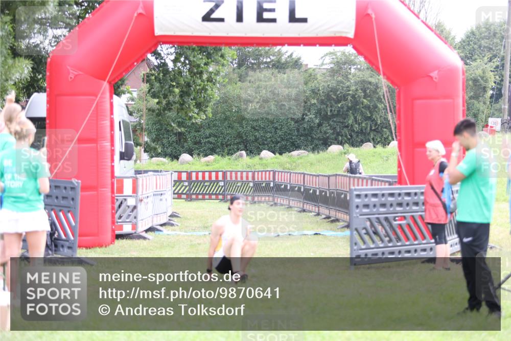 21.06.2026 - 29. Vierlanden-Triathlon Andreas Tolksdorf http://msf.ph/oto/9870641 21.06.2026 10:52:15 Ziel  meine-sportfotos.de