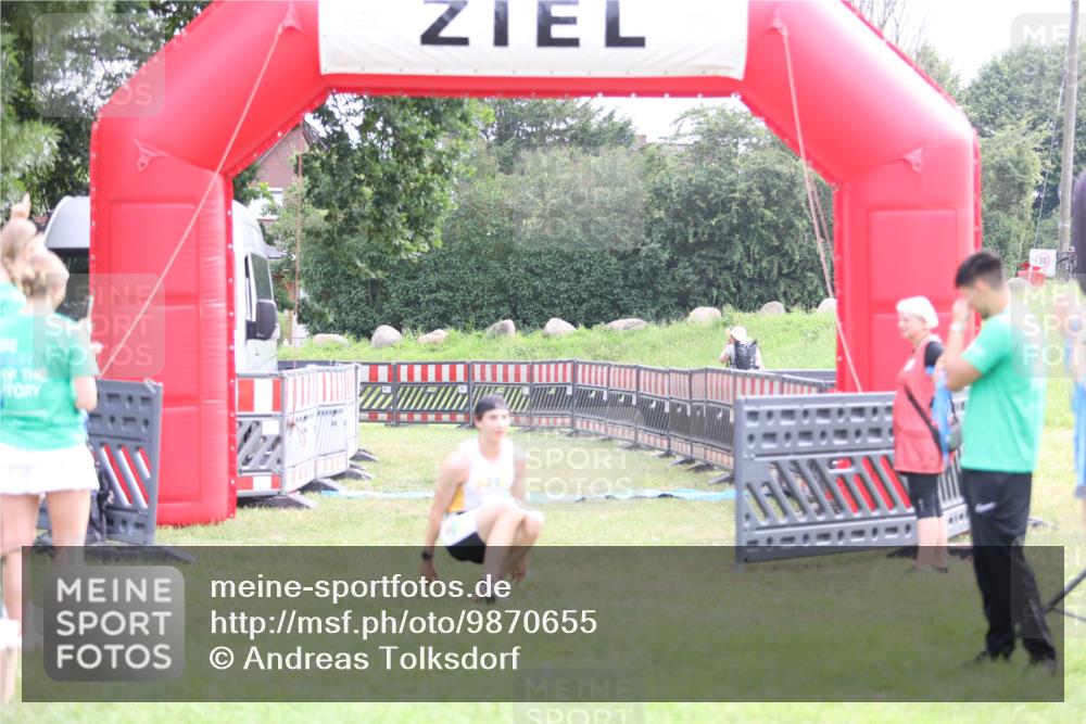 21.06.2026 - 29. Vierlanden-Triathlon Andreas Tolksdorf http://msf.ph/oto/9870655 21.06.2026 10:52:15 Ziel  meine-sportfotos.de