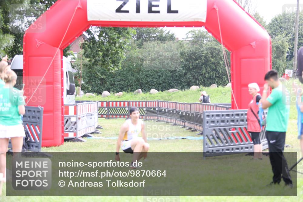 21.06.2026 - 29. Vierlanden-Triathlon Andreas Tolksdorf http://msf.ph/oto/9870664 21.06.2026 10:52:15 Ziel  meine-sportfotos.de
