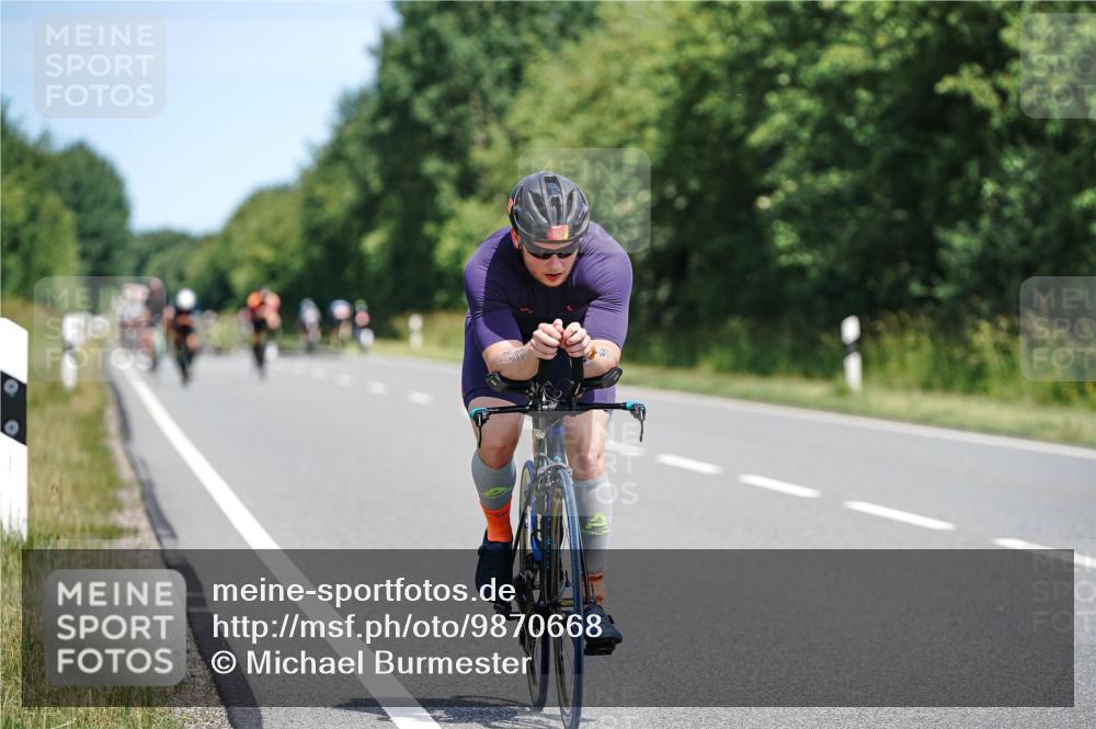 21.06.2026 - Viking Triathlon Michael Burmester http://msf.ph/oto/9870668 21.06.2026 12:35:40 Radfahren 14, 37, 153, 153, 245, 335, 449, 486, 511, 521, 562 meine-sportfotos.de