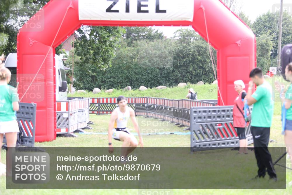 21.06.2026 - 29. Vierlanden-Triathlon Andreas Tolksdorf http://msf.ph/oto/9870679 21.06.2026 10:52:15 Ziel  meine-sportfotos.de